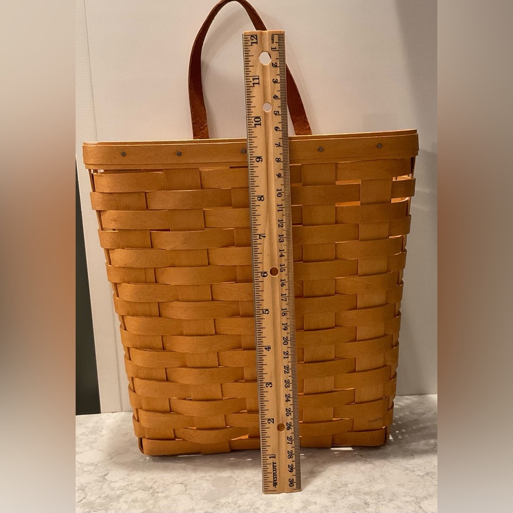 Vintage Longaberger Large Key Basket - Signed and Dated 1999 - Picture 8 of 16